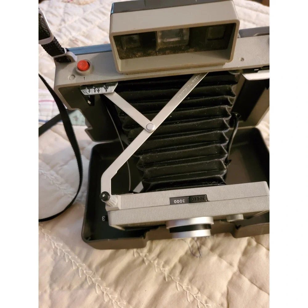 Polaroid Automatic 330 Land Camera With Cold Clip Plate and strap Vintage